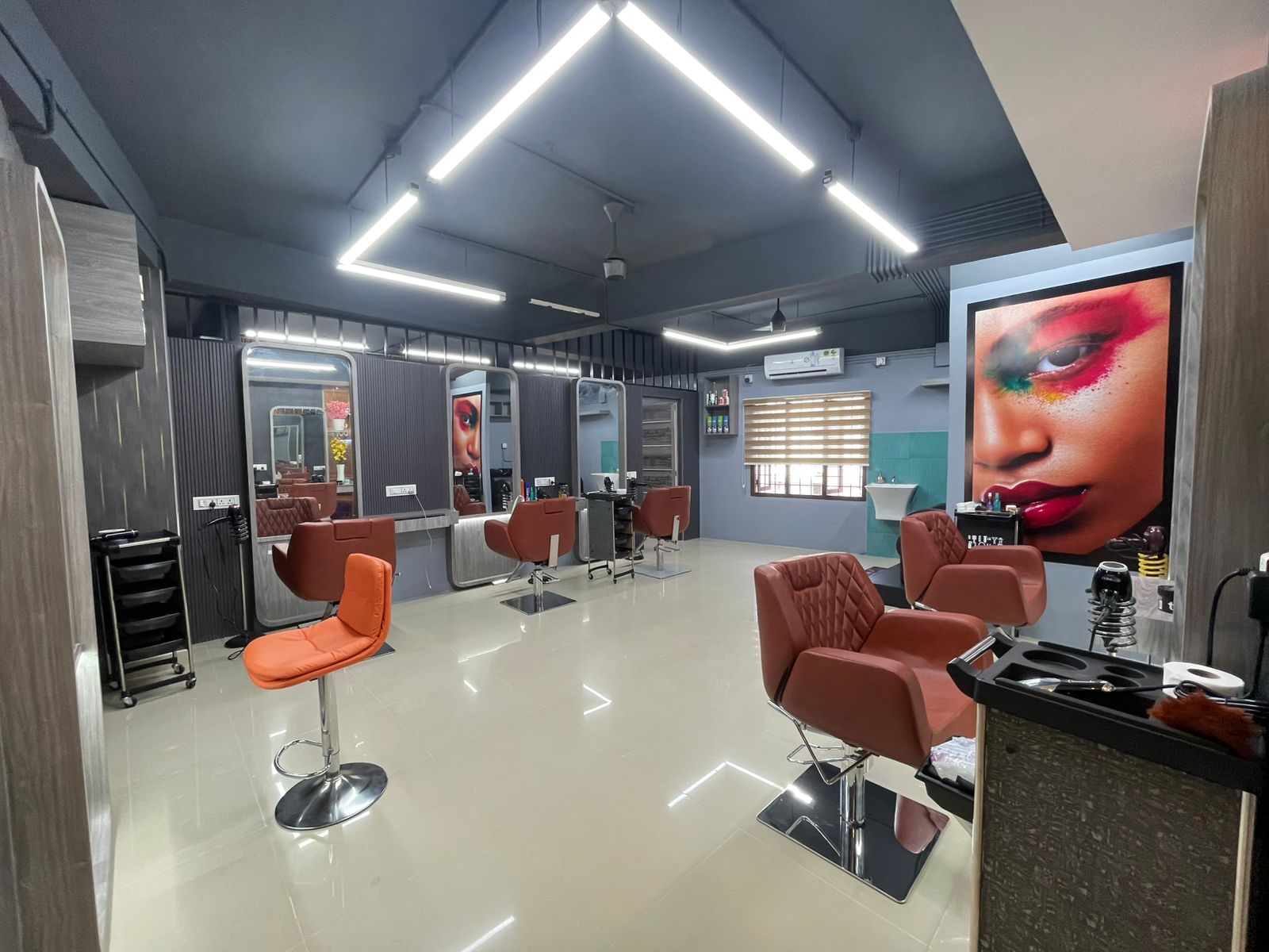 BROOT UNISEX SALON AND MAKEUP STUDIO CHANGANASSERY