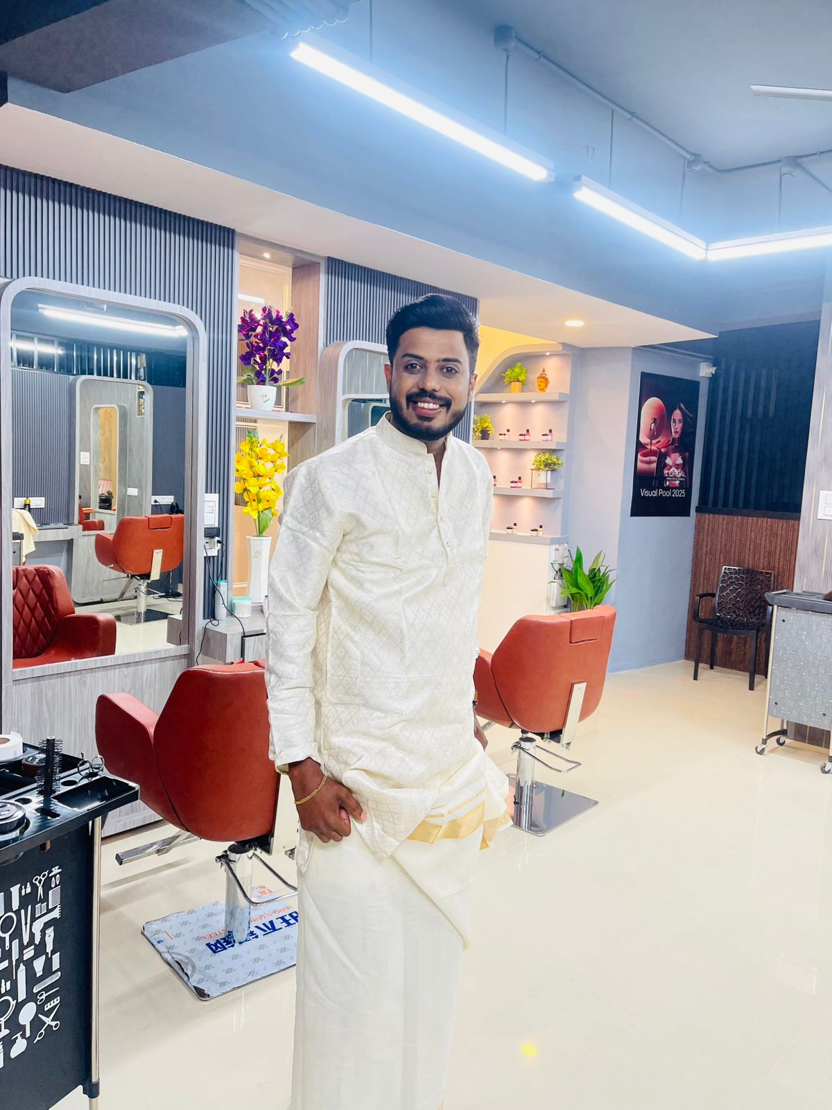 BROOT UNISEX SALON AND MAKEUP STUDIO CHANGANASSERY